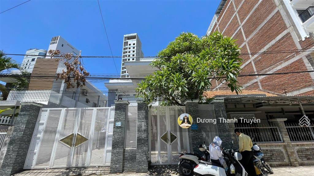 Bán nhà 2 tầng mặt tiền dương hiến quyền cách biển vài bước chân ngang 10m hiếm cạnh dự án sungroup