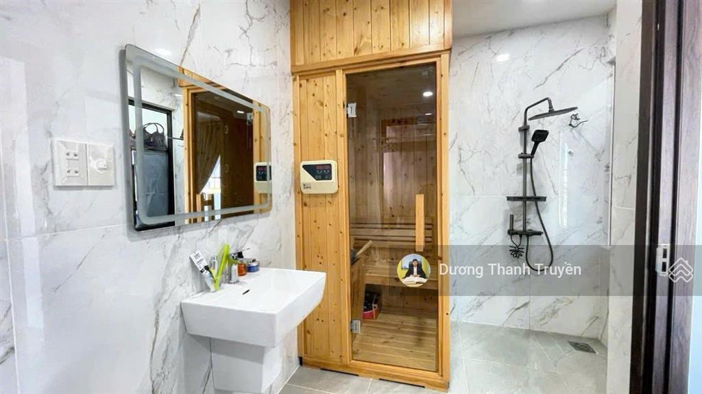 Bán tòa nhà 7 tầng gần biển góc 2 mặt tiền tttp nha trang, vị trí khai thác dòng tiền cực tốt, 60tỷ