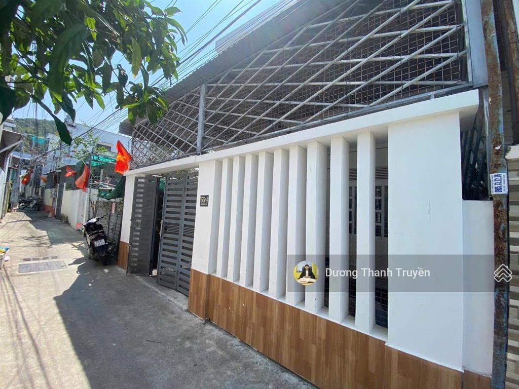 Chủ giảm 200tr bán gấp nhà 2 tầng 2 mặt tiền đường đặng lộ, gần biển, gần chợ, giá rẻ chỉ 4,4 tỷ