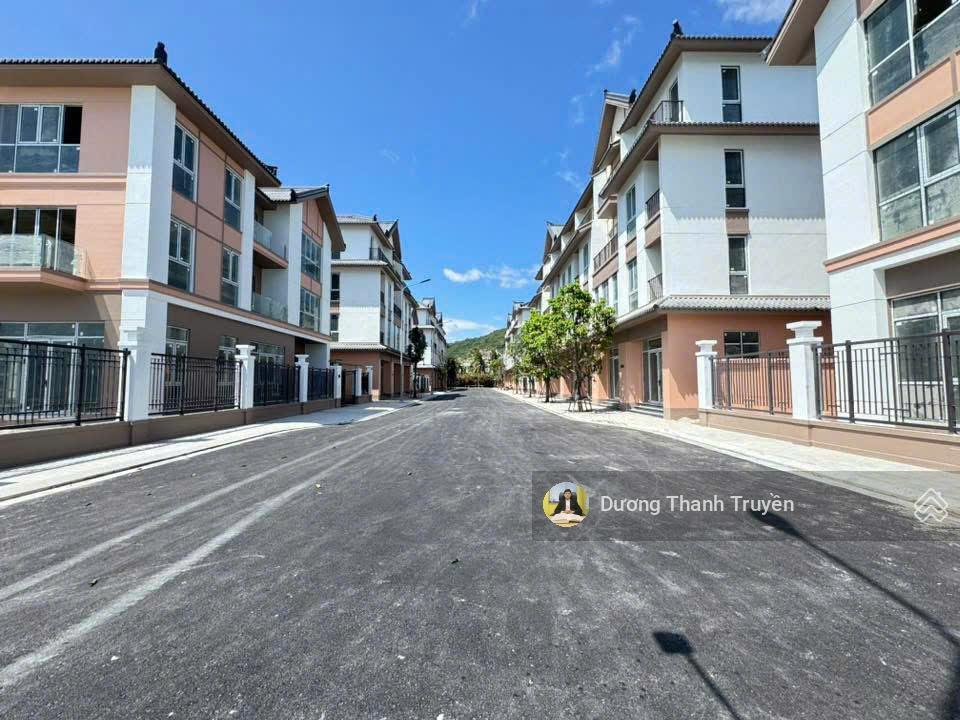 Bán nhà phố vinhomes pearl bay phân khu ngọc trai kề góc gần công viên hồ bơi sổ đỏ lâu dài giá tốt