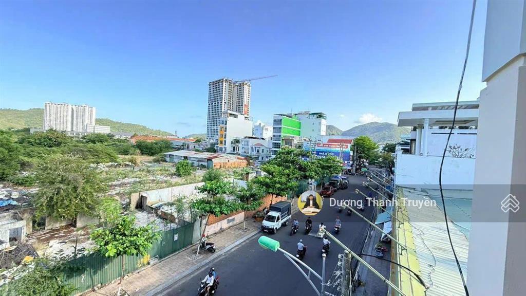 Bán nhà 3 tầng gần biển góc 2 mặt tiền đường trường sa nha trang, dòng tiền 20 triệu/tháng, 16tỷ tl