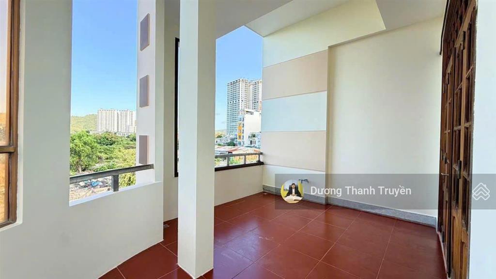 Bán nhà 3 tầng gần biển góc 2 mặt tiền đường trường sa nha trang, dòng tiền 20 triệu/tháng, 16tỷ tl