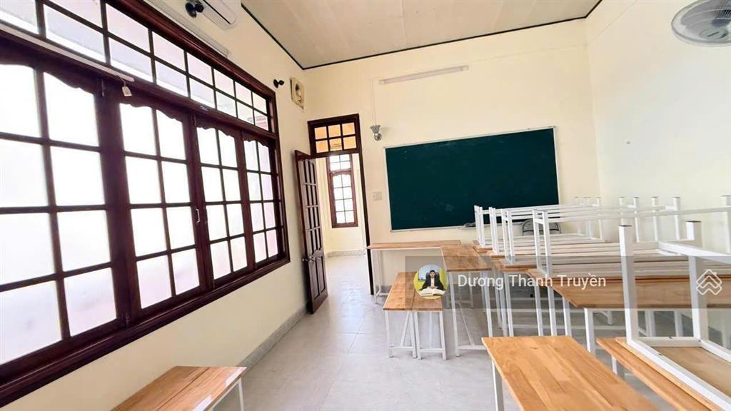 Bán nhà 3 tầng gần biển góc 2 mặt tiền đường trường sa nha trang, dòng tiền 20 triệu/tháng, 16tỷ tl