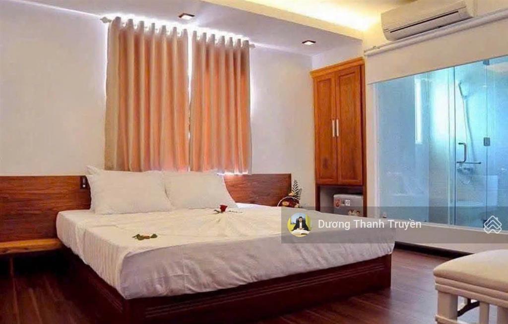 Bán khách sạn 6 tầng mặt tiền hoàng diệu dòng tiền 50 triệu/tháng, chỉ 300m ra biển trần phú, 35 tỷ