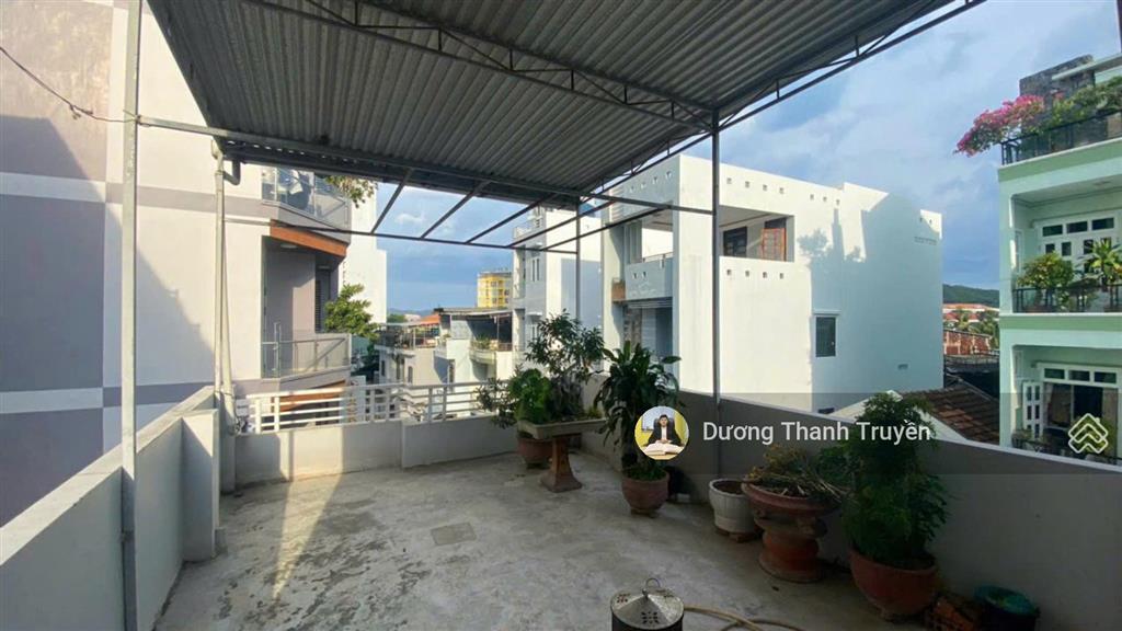 Chủ giảm 1 tỷ bán gấp nhà 3 tầng hẻm dã tượng cách biển trần phú chỉ 100m giá chỉ 14,5 tỷ có tl