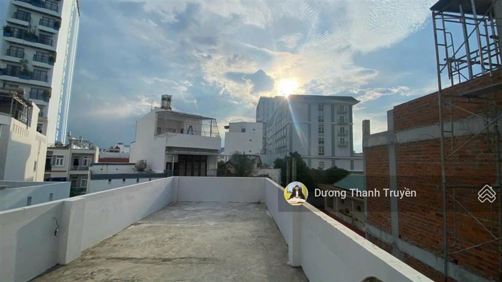 Chủ giảm 1 tỷ bán gấp nhà 3 tầng hẻm dã tượng cách biển trần phú chỉ 100m giá chỉ 14,5 tỷ có tl