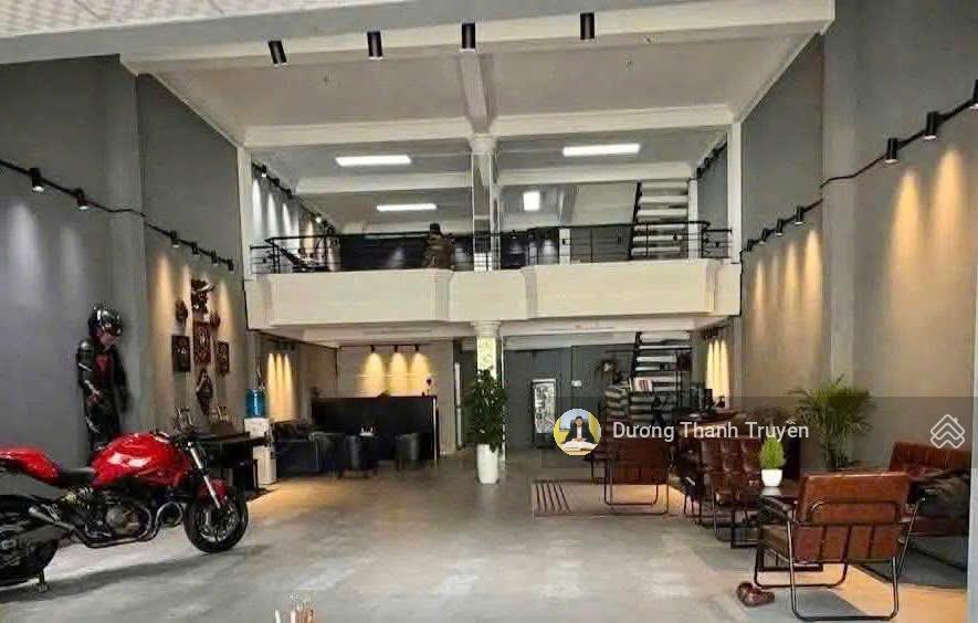 Bán nhà 3 tầng mặt tiền đường 2/4 có sẵn dòng tiền 35 triệu/tháng, gần biển nha trang, giá 16,9 tỷ