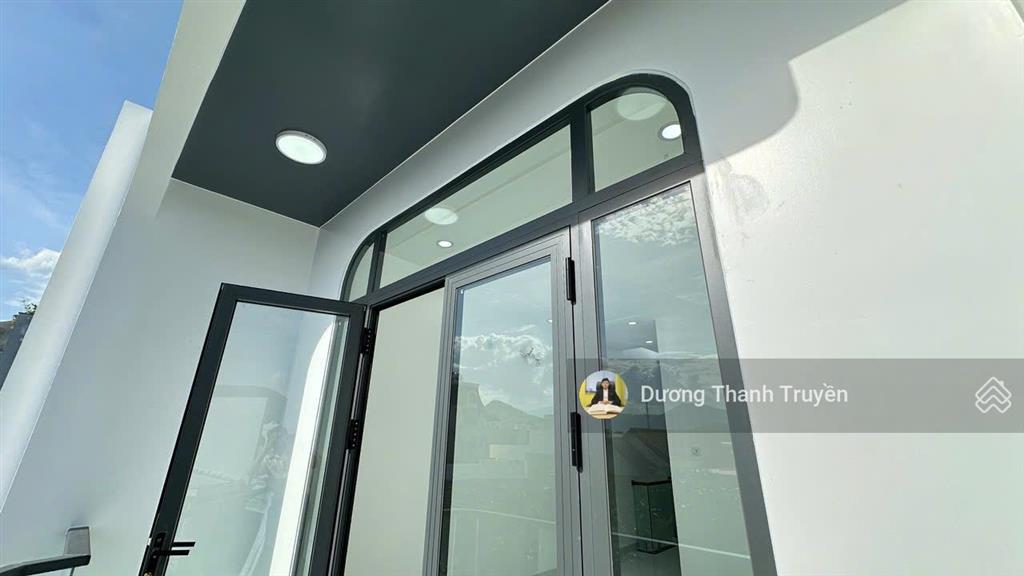 Chủ giảm 250tr bán căn nhà 3 tầng mới hoàn thiện gần biển chỉ 300m đến chợ vĩnh hải chỉ 7,95 tỷ