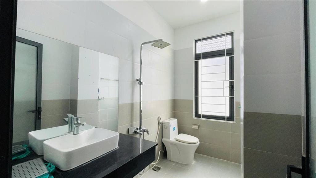 Bán biệt thự cao cấp 3 tầng kđt phước long có thang máy, đối diện công viên, ngang 12m, giá 19,8 tỷ