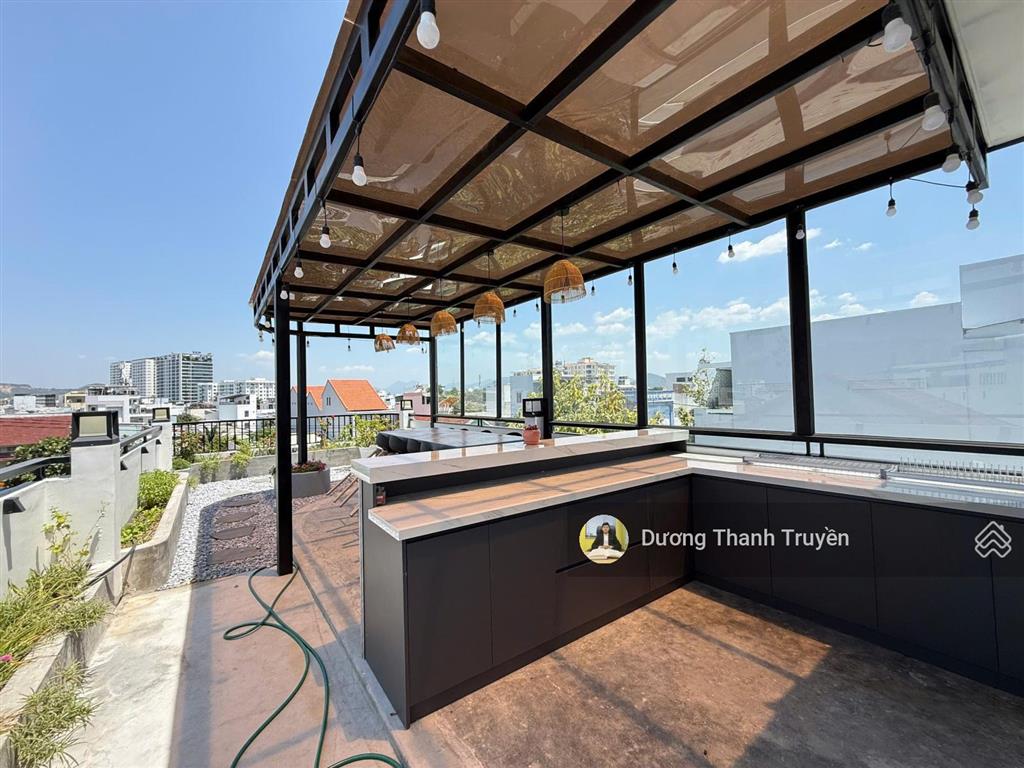 Bán nhà phố 4 tầng góc 2 mặt tiền tt nha trang đẹp như villa, dòng tiền 30 triệu/tháng, giá 13,9 tỷ