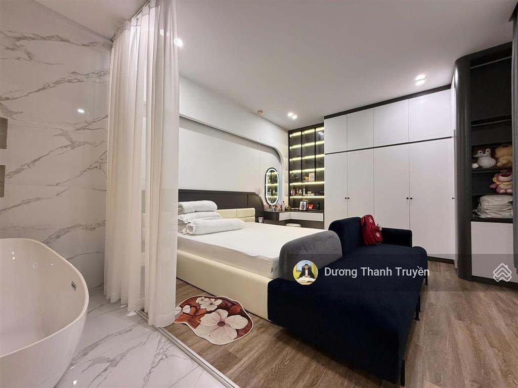 Bán nhà phố 4 tầng góc 2 mặt tiền tt nha trang đẹp như villa, dòng tiền 30 triệu/tháng, giá 13,9 tỷ