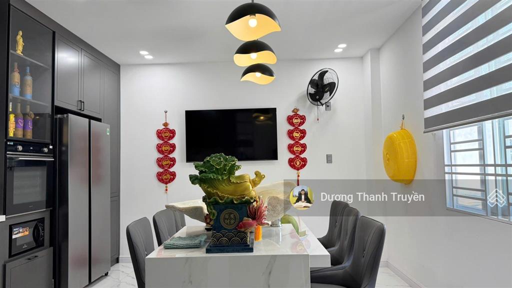 Bán nhà phố 4 tầng góc 2 mặt tiền tt nha trang đẹp như villa, dòng tiền 30 triệu/tháng, giá 13,9 tỷ
