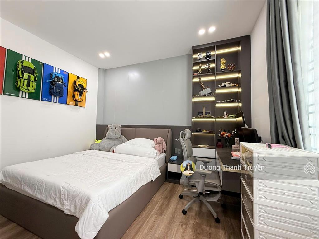 Bán nhà phố 4 tầng góc 2 mặt tiền tt nha trang đẹp như villa, dòng tiền 30 triệu/tháng, giá 13,9 tỷ