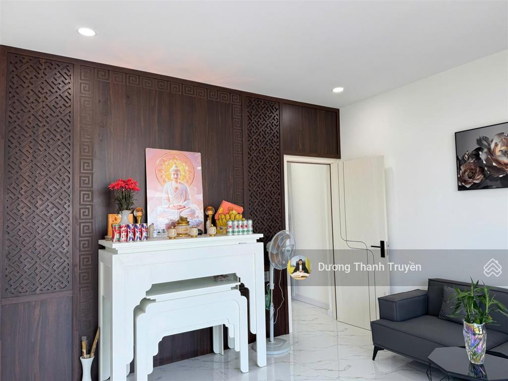 Bán nhà phố 4 tầng góc 2 mặt tiền tt nha trang đẹp như villa, dòng tiền 30 triệu/tháng, giá 13,9 tỷ