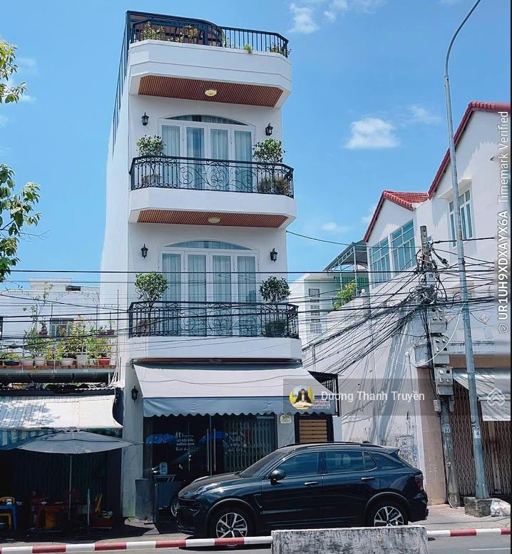 Bán nhà phố 4 tầng góc 2 mặt tiền tt nha trang đẹp như villa, dòng tiền 30 triệu/tháng, giá 13,9 tỷ