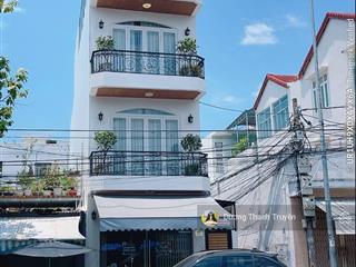Bán nhà phố 4 tầng góc 2 mặt tiền tt nha trang đẹp như villa, dòng tiền 30 triệu/tháng, giá 13,9 tỷ