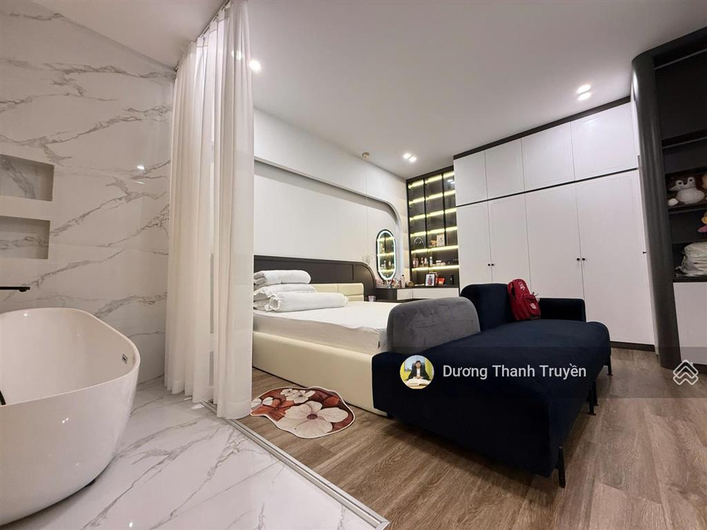 Bán nhà phố 4 tầng góc 2 mặt tiền tt nha trang đẹp như villa, dòng tiền 30 triệu/tháng, giá 13,9 tỷ