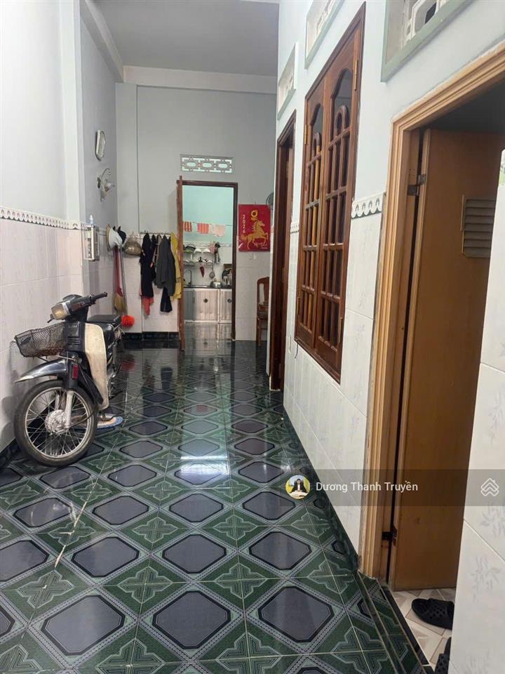 Chủ giảm 200 triệu bán nhà 3 tầng mặt tiền hoàng trinh  cách biển hòn chồng chỉ 500m  giá 10,8 tỷ