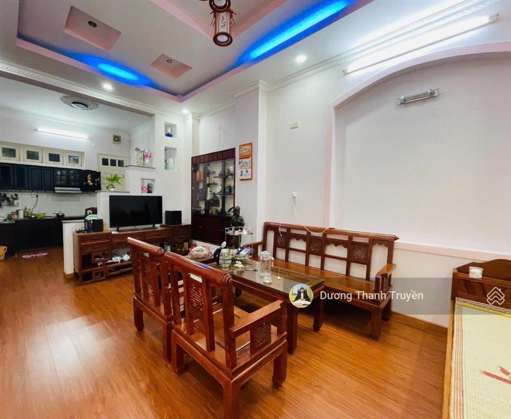 Bán nhà 3 tầng mặt tiền phó đức chính, cách biển hòn chồng chỉ 150m, giá tốt chỉ 12,9 tỷ có tl