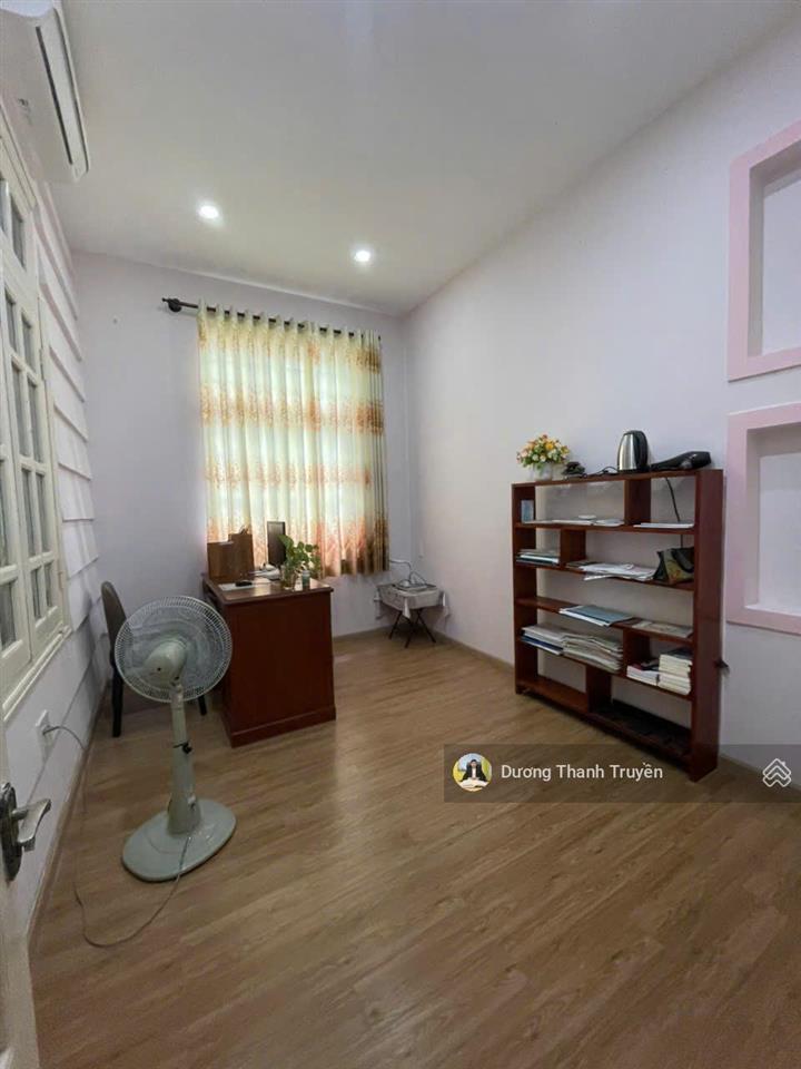 Bán nhà 3 tầng mặt tiền phó đức chính, cách biển hòn chồng chỉ 150m, giá tốt chỉ 12,9 tỷ có tl