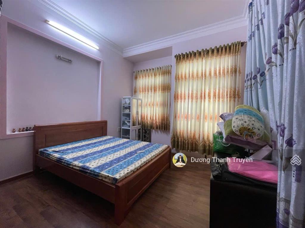 Bán nhà 3 tầng mặt tiền phó đức chính, cách biển hòn chồng chỉ 150m, giá tốt chỉ 12,9 tỷ có tl