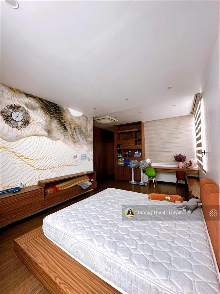 Bán nhà đẹp 4 tầng như biệt thự có thang máy + sân đậu ô tô, full nội thất, gần biển, giá 35 tỷ
