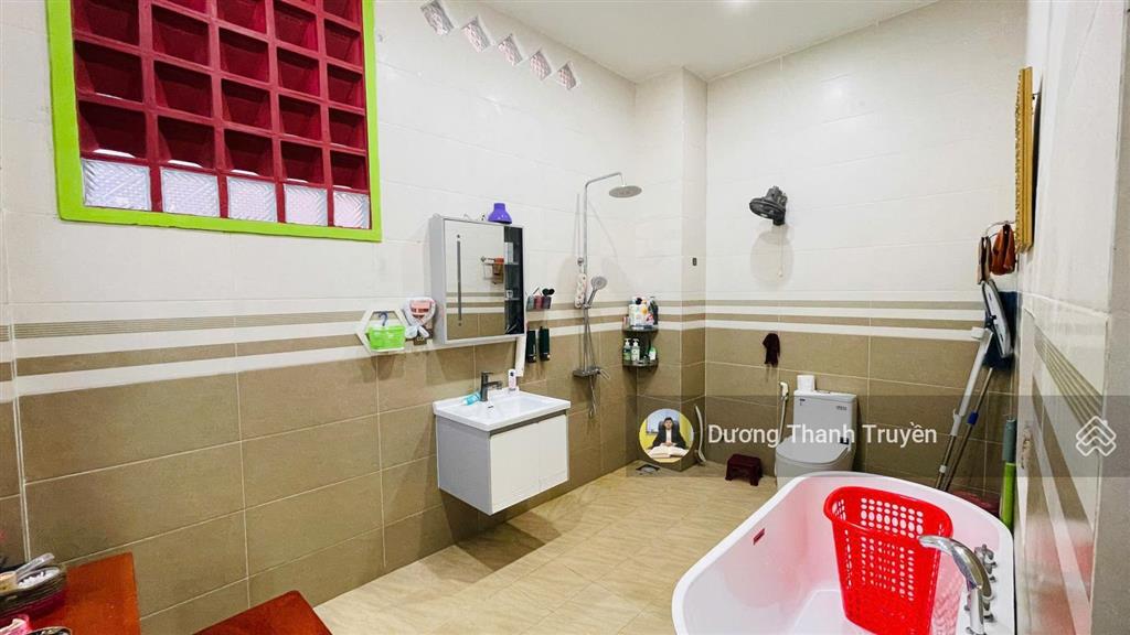 Bán nhà 3 tầng gần biển hòn chồng sẵn 10 căn hộ, cho thuê dòng tiền 30tr/tháng, giá chỉ 12,8 tỷ tl