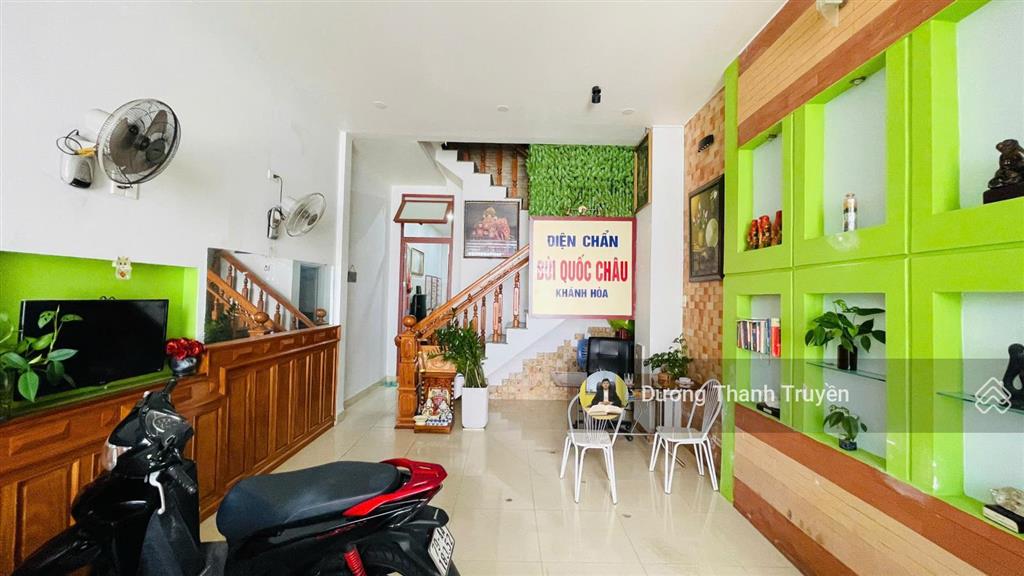 Bán nhà 3 tầng gần biển hòn chồng sẵn 10 căn hộ, cho thuê dòng tiền 30tr/tháng, giá chỉ 12,8 tỷ tl