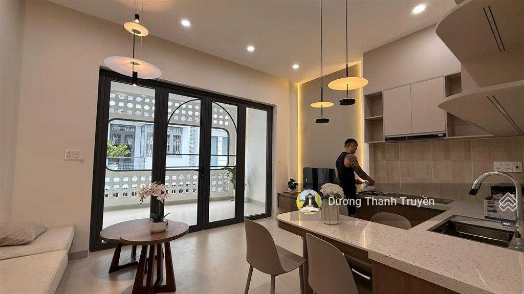 Bán tòa nhà 2 tầng thiết kế 2 căn hộ, full nội thất cao cấp, đang cho thuê 31tr/tháng, giá chỉ 6 tỷ