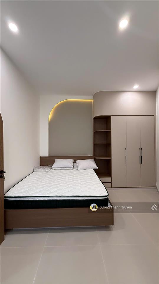 Bán tòa nhà 2 tầng thiết kế 2 căn hộ, full nội thất cao cấp, đang cho thuê 31tr/tháng, giá chỉ 6 tỷ