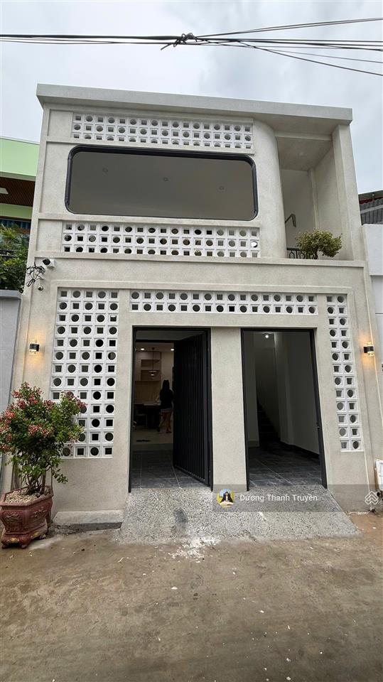 Bán tòa nhà 2 tầng thiết kế 2 căn hộ, full nội thất cao cấp, đang cho thuê 31tr/tháng, giá chỉ 6 tỷ
