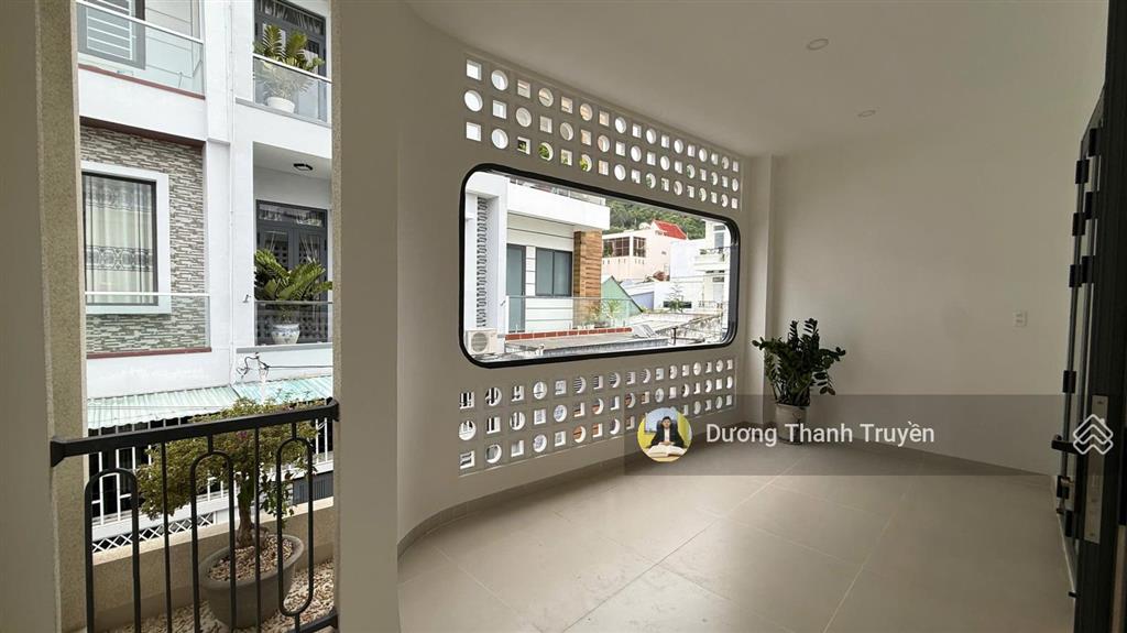 Bán tòa nhà 2 tầng thiết kế 2 căn hộ, full nội thất cao cấp, đang cho thuê 31tr/tháng, giá chỉ 6 tỷ