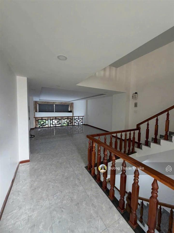 Chủ giảm 500 triệu bán nhà 5 tầng mặt tiền trường sơn, cách biển 850m, đường 13m, giá tốt chỉ 7 tỷ
