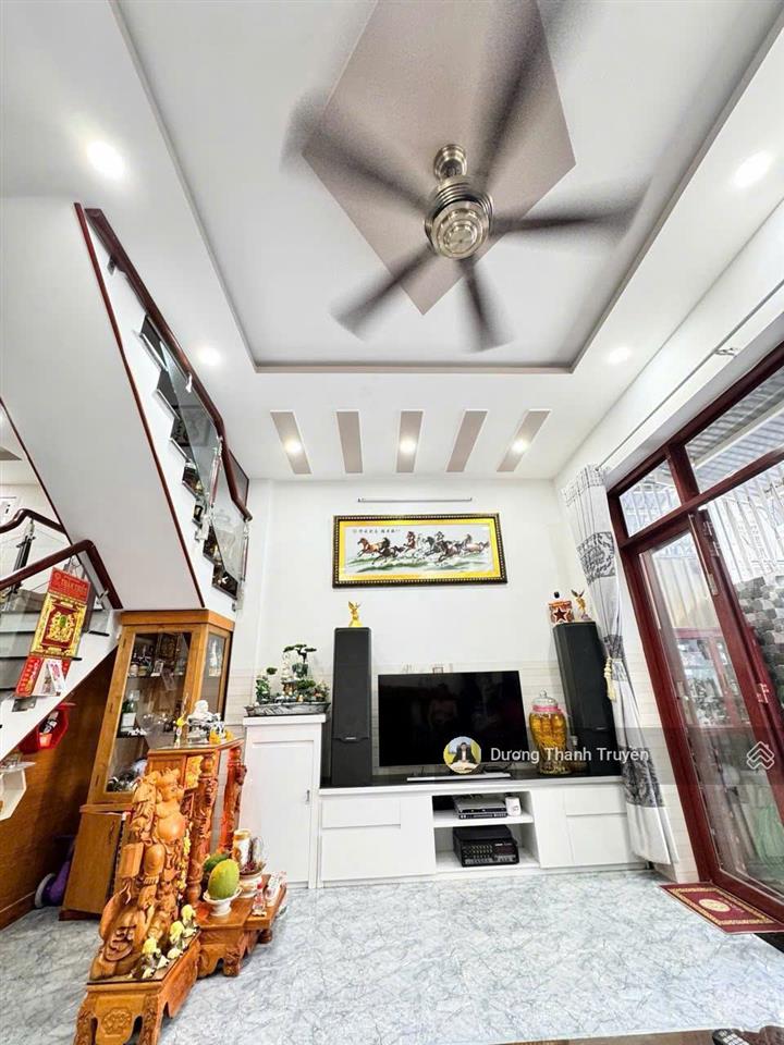 Chủ giảm 500tr bán nhà 3 tầng lô góc 2 mặt tiền cách biển 300m, cạnh đường điện biên phủ, giá tốt