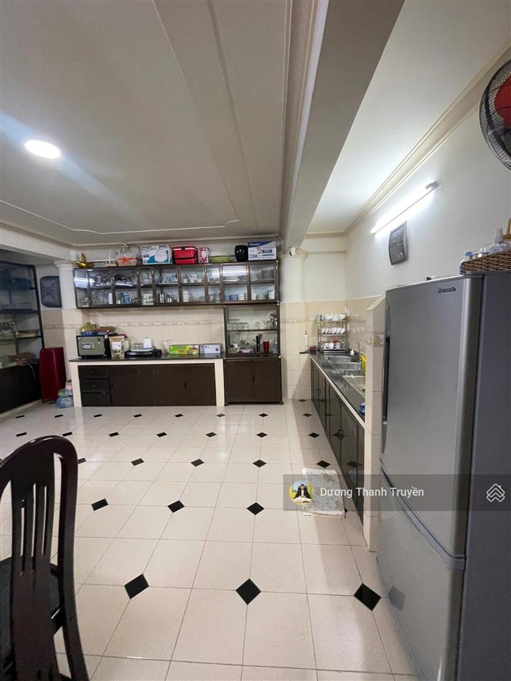 Bán nhà 4 tầng mặt tiền phan chu trinh cách biển chỉ 300m, ngay tt vùng lõi nha trang, giá 27,5 tỷ