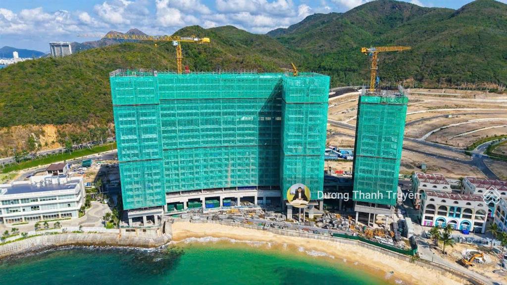 Bán căn hoa hậu sanhome 2pn trực diện biển dt 61,5m2, full nội thất, tầng cao, giá 6,8 tỷ