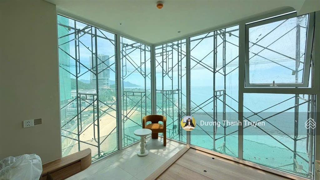 Bán căn hoa hậu sanhome 2pn trực diện biển dt 61,5m2, full nội thất, tầng cao, giá 6,8 tỷ
