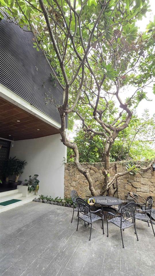 Bán biệt thự 4 tầng 2 mặt tiền view biển ngang hiếm 9,7m, cạnh đại học nha trang, dòng tiền 70tr/th