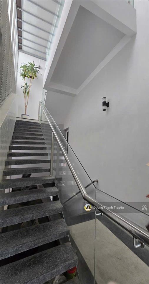 Bán biệt thự 4 tầng 2 mặt tiền view biển ngang hiếm 9,7m, cạnh đại học nha trang, dòng tiền 70tr/th