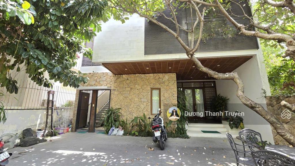 Bán biệt thự 4 tầng 2 mặt tiền view biển ngang hiếm 9,7m, cạnh đại học nha trang, dòng tiền 70tr/th