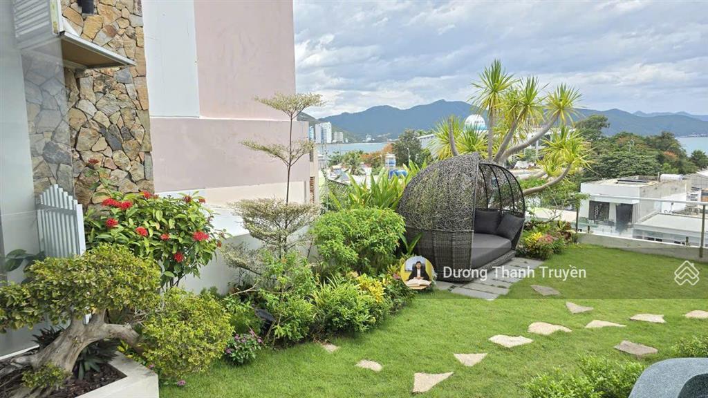 Bán biệt thự 4 tầng 2 mặt tiền view biển ngang hiếm 9,7m, cạnh đại học nha trang, dòng tiền 70tr/th