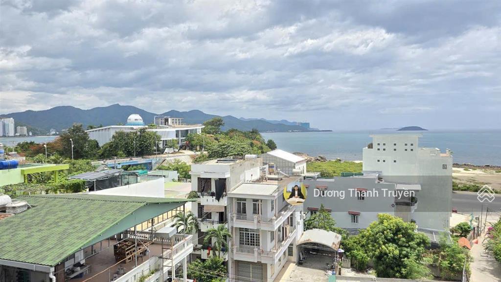 Bán biệt thự 4 tầng 2 mặt tiền view biển ngang hiếm 9,7m, cạnh đại học nha trang, dòng tiền 70tr/th