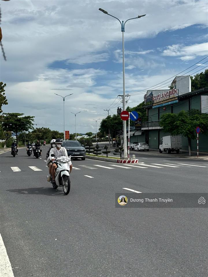 Bán đất góc 2 mặt tiền phạm văn đồng view trực diện biển, nhìn thẳng ra hòn chồng, giá 350 triệu/m2