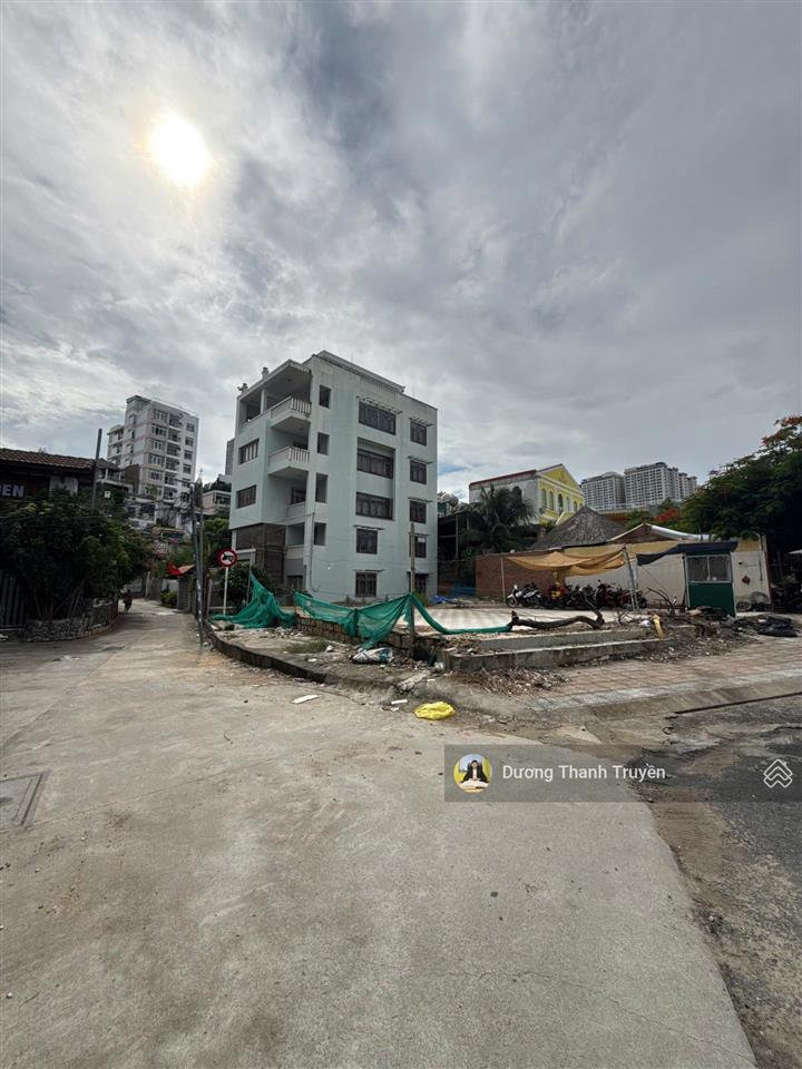 Bán đất góc 2 mặt tiền phạm văn đồng view trực diện biển, nhìn thẳng ra hòn chồng, giá 350 triệu/m2