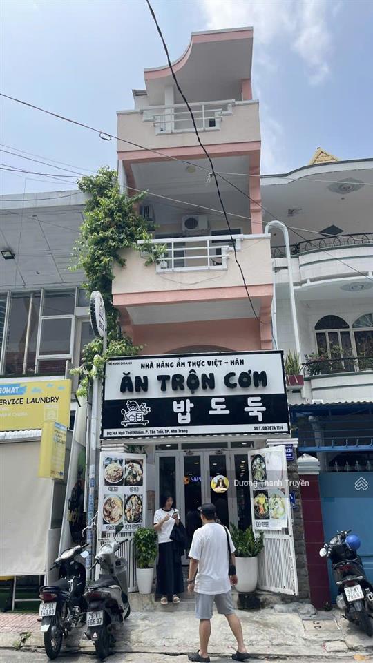 Bán nhà 4 tầng mặt tiền ngô thời nhiệm phố tây nha trang, cách biển 500m, dòng tiền 33tr/th, 15,9tỷ
