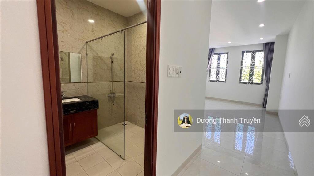 Bán nhà 3 tầng gần biển mặt tiền hồng lĩnh khu bàn cờ, đường 14m, có sân đậu ô tô, giá 13,5 tỷ tl