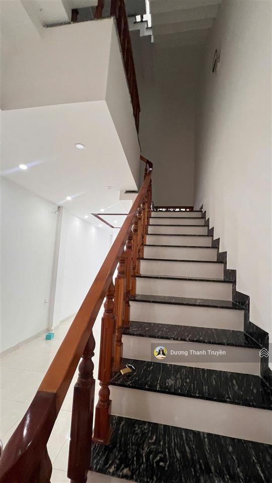 Bán nhà 3 tầng gần biển mặt tiền hồng lĩnh khu bàn cờ, đường 14m, có sân đậu ô tô, giá 13,5 tỷ tl