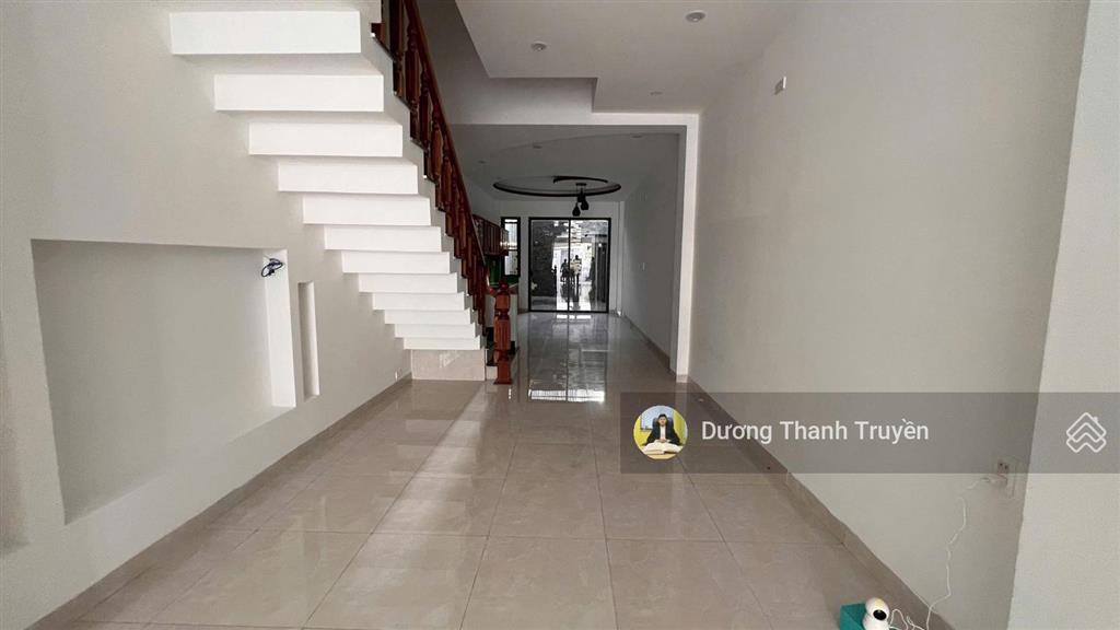 Bán nhà 3 tầng gần biển mặt tiền hồng lĩnh khu bàn cờ, đường 14m, có sân đậu ô tô, giá 13,5 tỷ tl