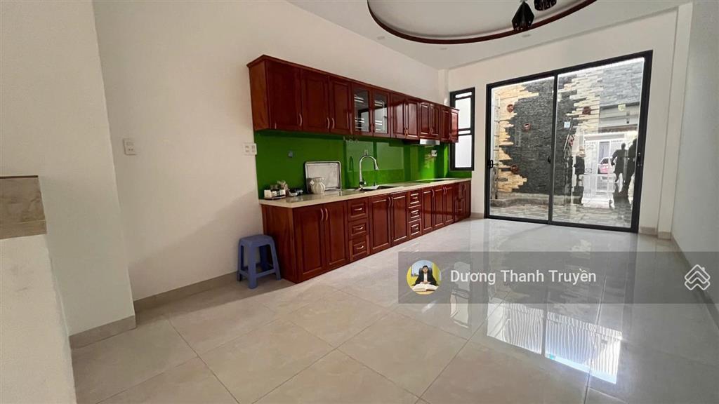Bán nhà 3 tầng gần biển mặt tiền hồng lĩnh khu bàn cờ, đường 14m, có sân đậu ô tô, giá 13,5 tỷ tl