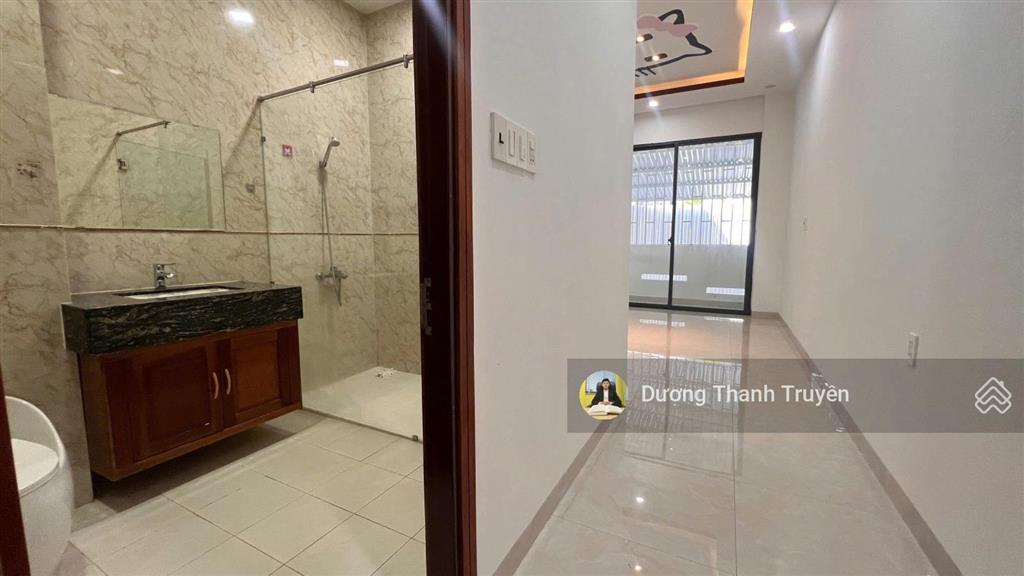 Bán nhà 3 tầng gần biển mặt tiền hồng lĩnh khu bàn cờ, đường 14m, có sân đậu ô tô, giá 13,5 tỷ tl